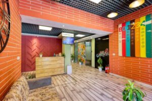 Warna dan Pencahayaan dalam Desain Kantor