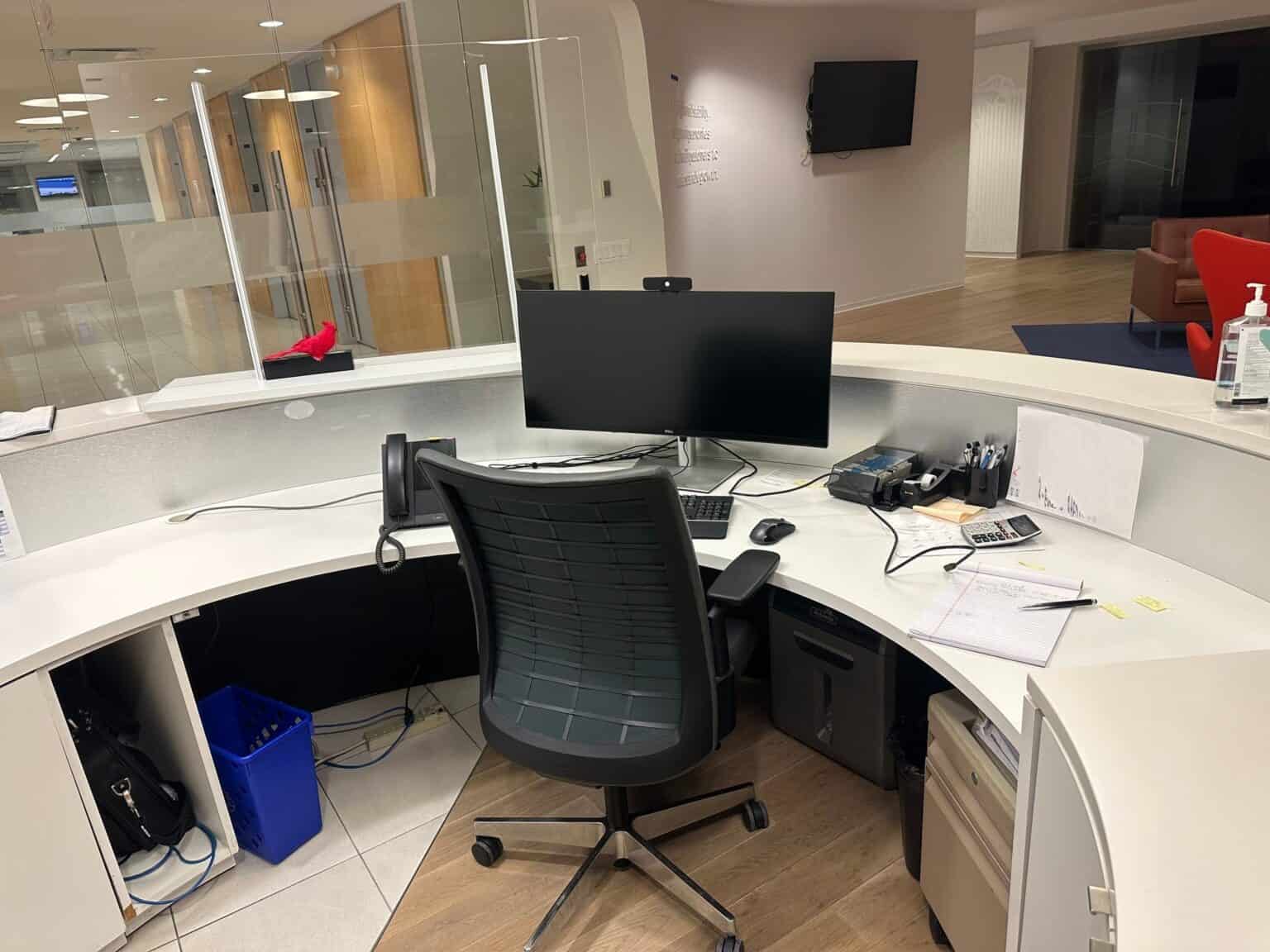 Case Study Crown manages NYCbased client’s multilocation IT refresh